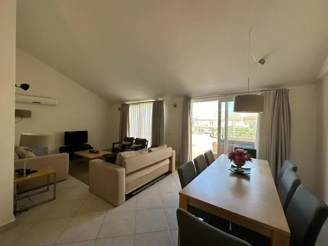 3 Bed Duplex Apartment Сёке